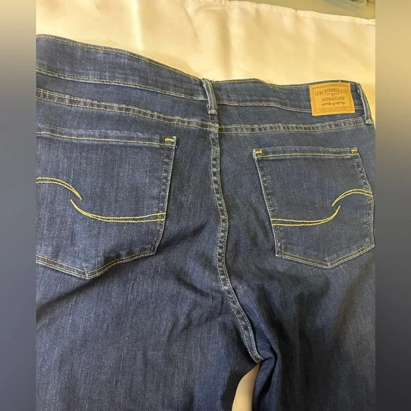 Levi’s size 16M/33x30 Women’s Blue Denim Mid Rise Straight Leg Jeans - Picture 4 of 8